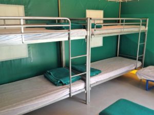 Tente de 8 couchages, BENGALIS COLLECTIFS 13 €/nuit/personne, mise à disposition